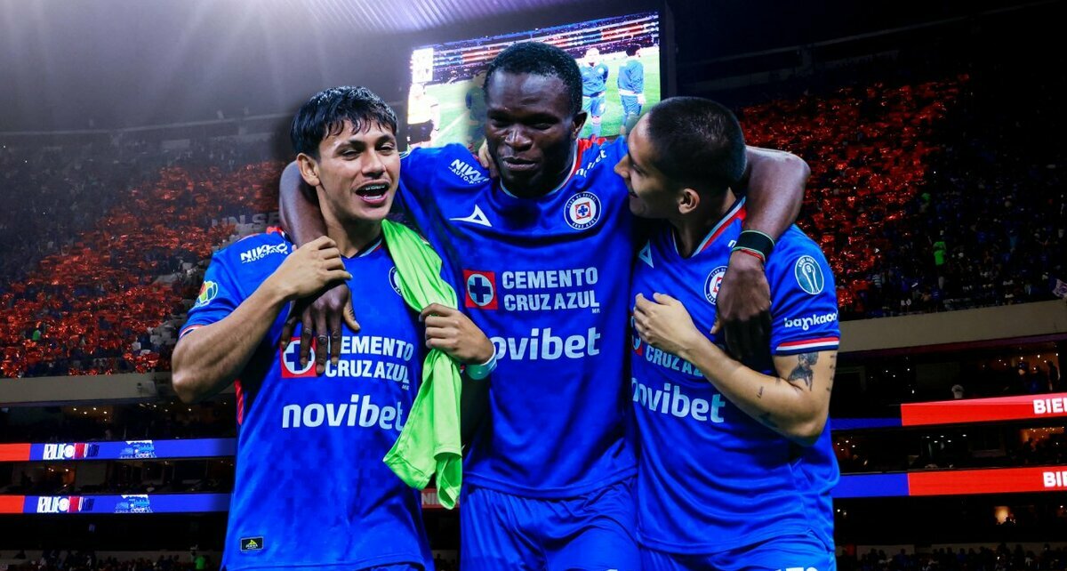 Cruz Azul jugará de local en el Banorte ante Chivas las Semis del CL2026 (Reuters | Facebook @CruzAzul)