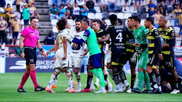 El Pachuca vs. Pumas terminó calientito (Imago7)