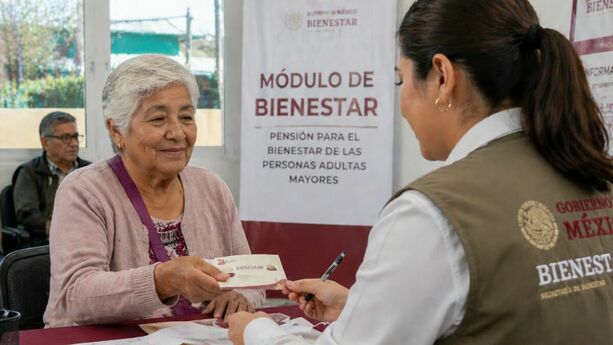 Requisitos para registrarte a la Pensión Bienestar 2026. Foto: ChatGPT