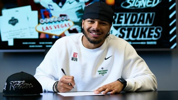 Treydan Stukes firmó con Raiders tras ser seleccionado en el Draft (Fotografía: X Raiders)