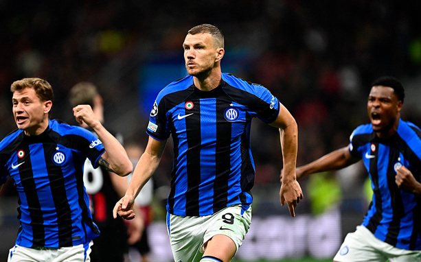 Edin Dzeko hizo el primer gol del Inter ante el Milan este miércoles. FOTO: AFP.