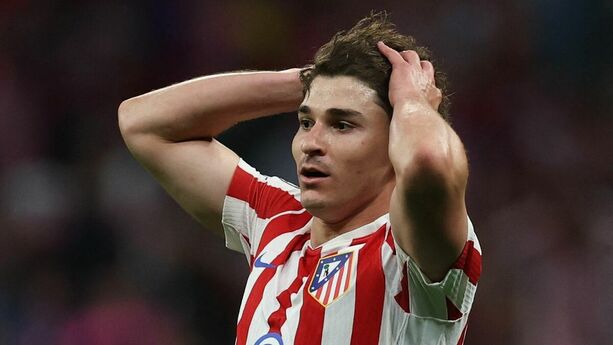 Julián Álvarez no pudo terminar el juego ante el Arsenal (Reuters)