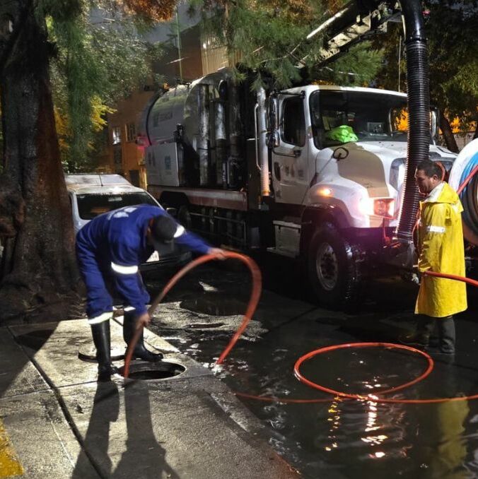 Así puedes reportar coladeras tapadas en CDMX en esta temporada lluvia | Foto: @SEGIAGUA