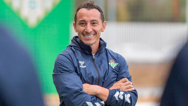 Andrés Guardado se estrena como DT en Betis. (Foto: X @RealBetis)
