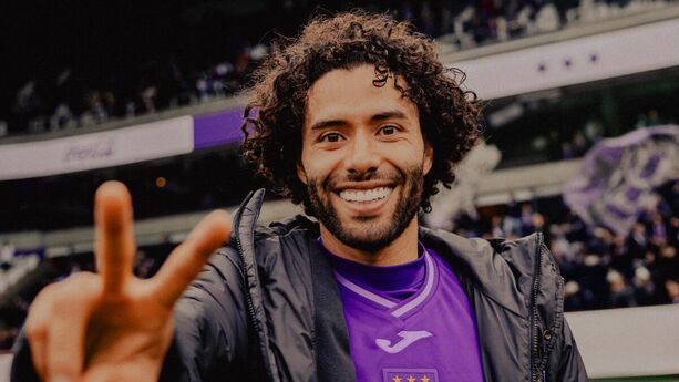Chino Huerta regresa a jugar con el Anderlecht (X: @rscanderlecht)