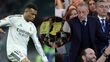 Así fue la monumental pitada a Mbappé y los carteles contra Florentino Pérez. (EFE).
