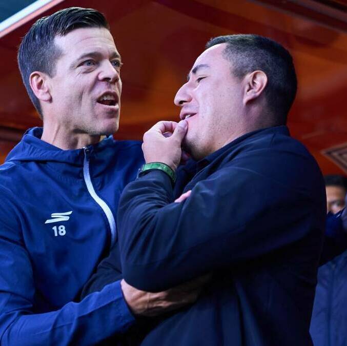 Las bancas de Pumas y Pachuca se calentaron (Mexsport)