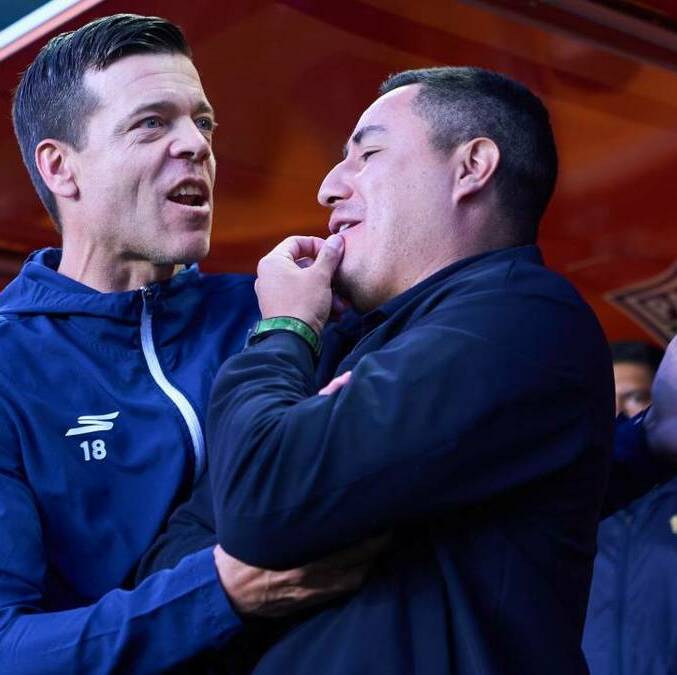 Las bancas de Pumas y Pachuca se calentaron (Mexsport)