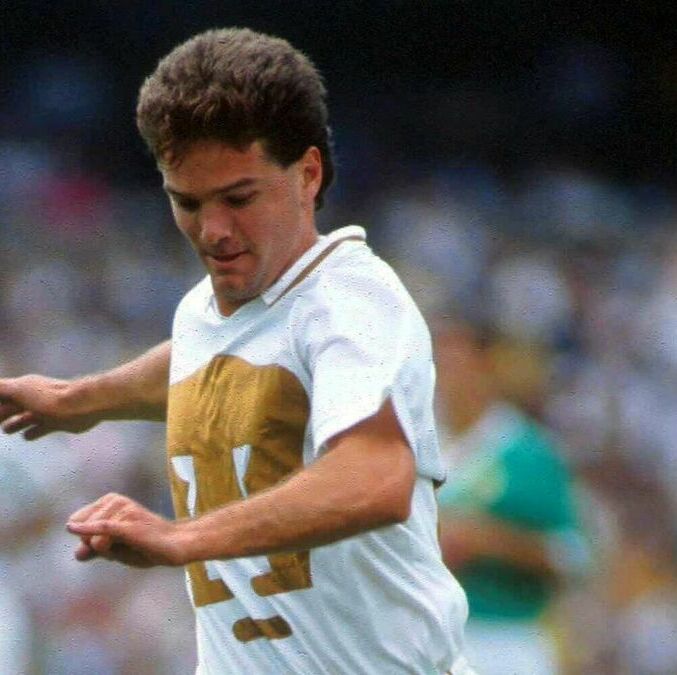 Luis García cuando jugaba en Pumas (Mexsport)