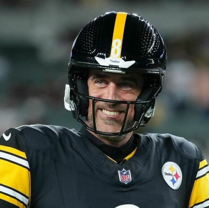 Aaron Rodgers jugaría la próxima temporada con los Pittsburgh Steelers (Fotografía; X NFL)