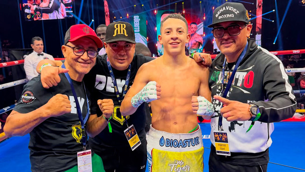 El Güerito de Tepito junto a su equipo encabezado por José Benavidez. (Foto: Instagram @elguerito_box)