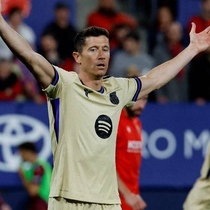 Robert Lewandowski le marcó su primer gol con Barcelona a Pumas / Reuters