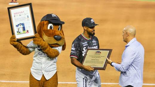 Sultanes reconocen a Stephen Tarpley por juego sin hit ni carrera (Roberto Alanís)