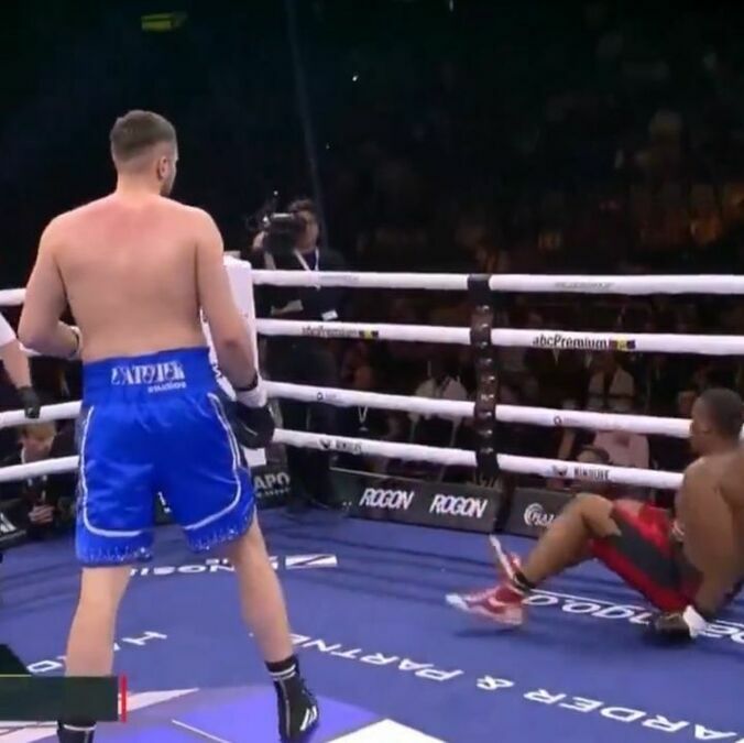 Viktor Jurk noqueó a Edwin Castillo a segundos de iniciar la pelea (Imagen: Capturas de pantalla)
