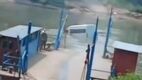 Una camioneta de pasajeros cayó en el río Uxpanapa en Veracruz (Captura de pantalla de video)