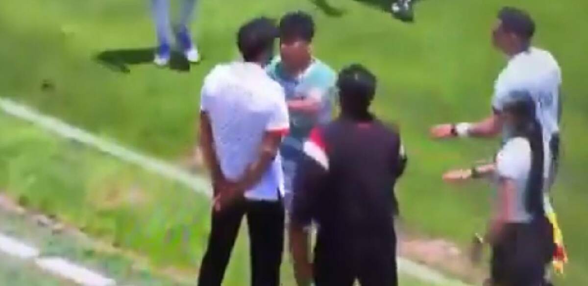 Jugador de Santos agredió a Luis Michel / Captura