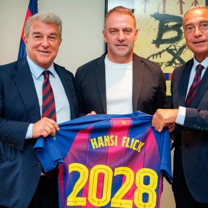 Hansi Flick renovó como DT del FC Barcelona hasta 2028 (EFE)