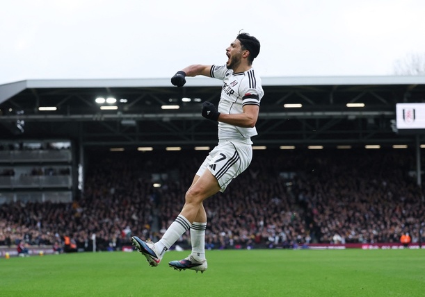 Raúl Jiménez ante el Everton (Reuters)