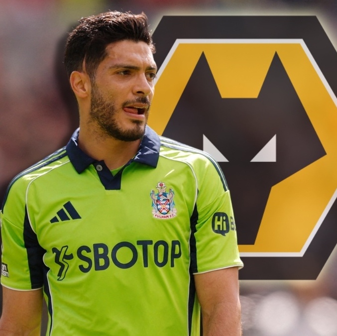 Raúl Jiménez no descarta la opción de volver a jugar con Wolverhampton (Reuters)