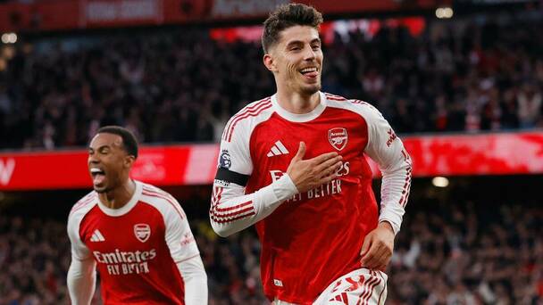 Arsenal acaricia el título de Premier League / Reuters