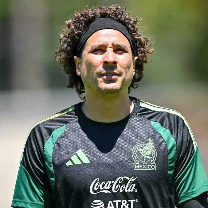 Guillermo Ochoa se alista para su sexto Mundial (Imago7)