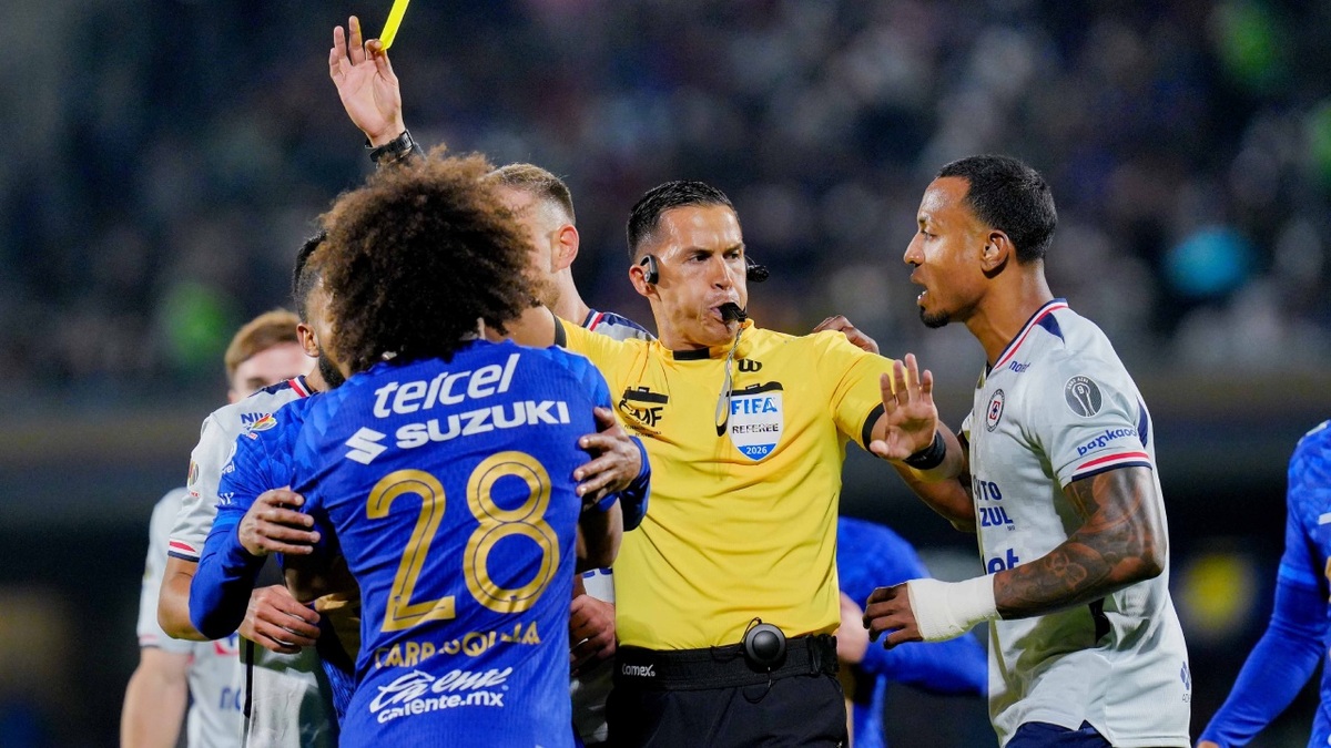 Daniel Quintero pitó el Pumas vs Cruz Azul de la J11 del CL2026 (Imago7)
