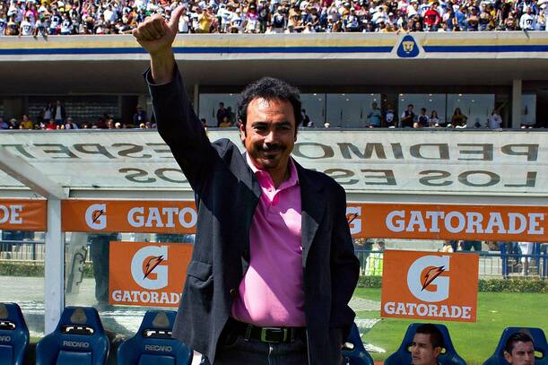 Hugo Sánchez hizo historia con Pumas desde el banquillo (Imago7)