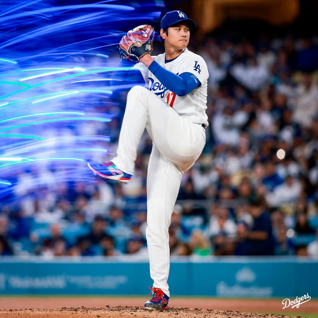 Shohei Ohtani lanzando por Los Angeles Dodgers en el juego del 13 de mayo de 2026