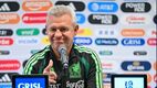 Javier Aguirre se mostró contento con el gran momento que vive Julián Quiñones (Fotografía: Imago 7)