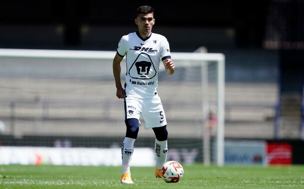 Johan Vásquez es clave en la defensa de Pumas. Foto: Imago7
