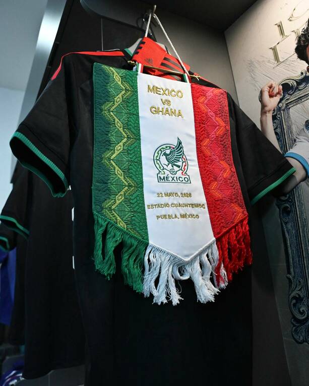 El banderín entregado a Ghana es artesanal (Cortesía)