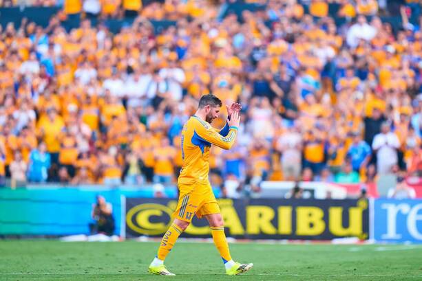 Gignac fue homenajeado en el Volcán (Fotografía: Mexsport)