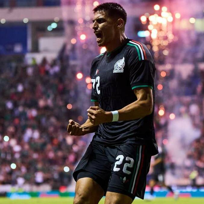 Guillermo Martínez marcó un golazo ante Ghana (Mexsport)
