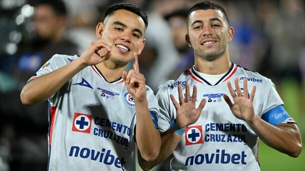 Charly Rodriguez y Erik Lira son campeones con Cruz Azul (Fotografía: Imago 7)