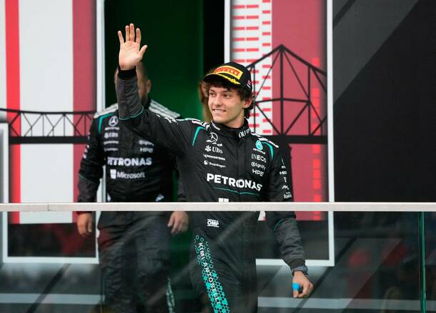 Kimi Antonelli lidera en solitario el Campeonato / Reuters