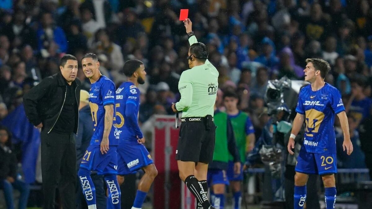 Uriel Antuna dejó con 10 hombres a los Pumas (Fotografía: Imago 7)