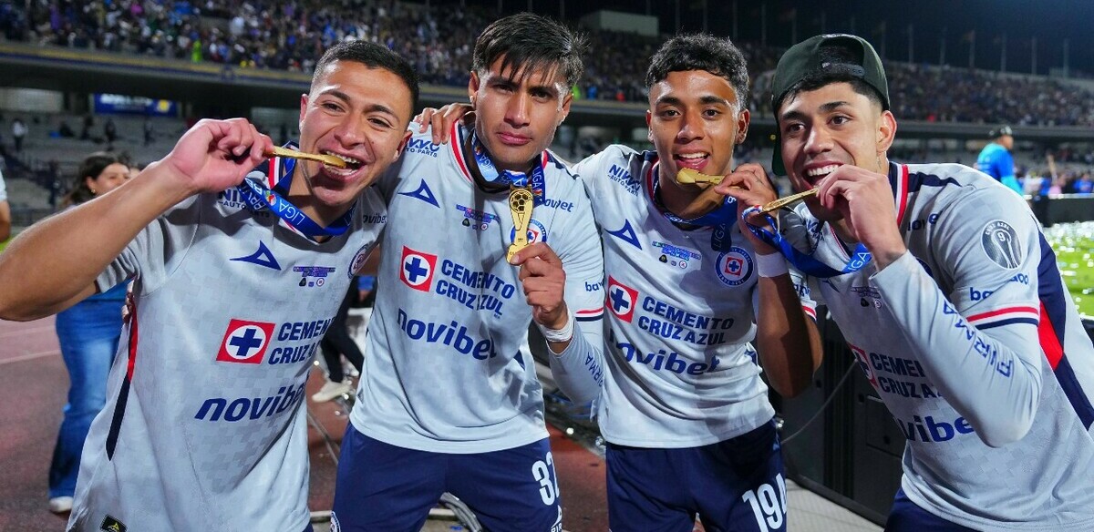 Aficionados de Cruz Azul celebraron la décima estrella (Imago7)