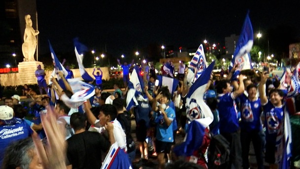 Festejos de afición de Cruz Azul en Guadalajara (FOTO: Melissa Álvarez)