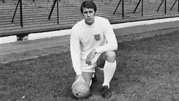 Geoff Hurst autor del Gol Fantasma en Inglaterra 1966 (FOTO: X @ENGLAND)