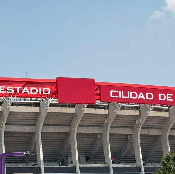 Estadio Ciudad de México ya luce su nombre / Hernán Pizarro