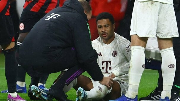Serge Gnabry sufre grave lesión durante entrenamiento en el Bayern Munich (FOTO: Reuters)