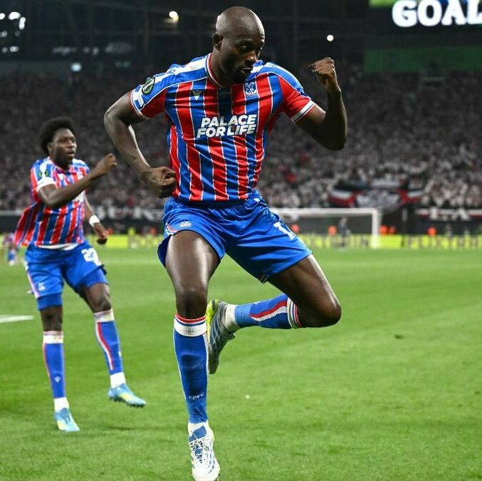 Jean-Philippe Mateta le dio el título al Crystal Palace (Reuters)