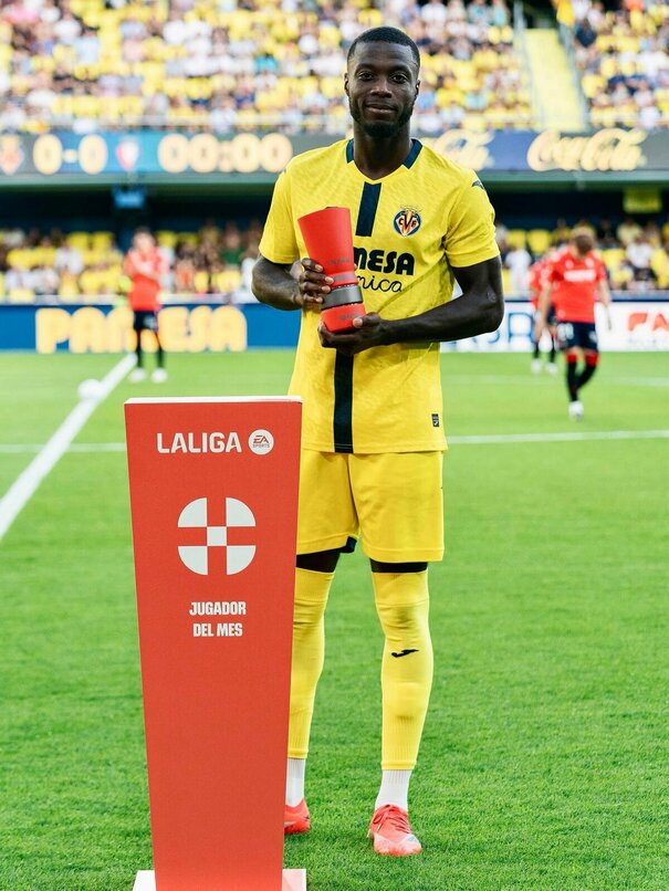 Nicolás Pépé con el Villarreal de España (Fotografía X @Nicolaspepe1919)