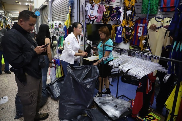 La piratería en jersey del Mundial 2026  (FOTO: Jesús Quintanar)