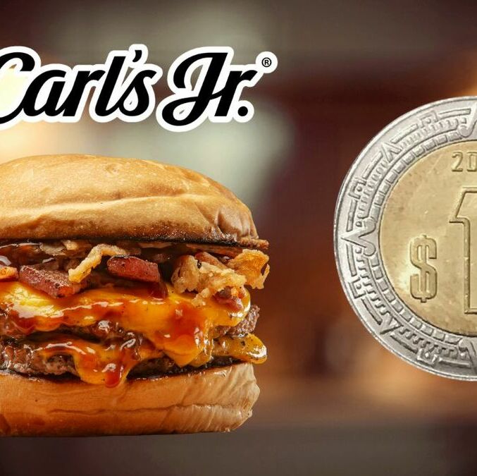 Este será el horario de promoción de hamburguesas de Carl's Jr. a 1 peso este 2026. (Canva y Especial).