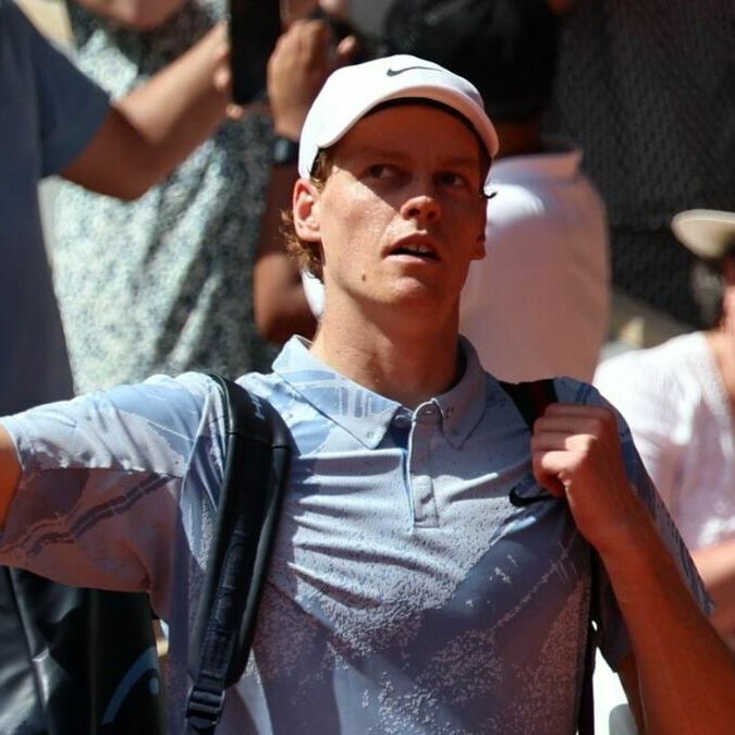 Jannik Sinner cayó ante Juan Manuel Cerúndolo en la Segunda Ronda del Roland Garros | Foto: EFE