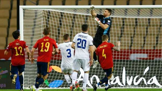 Unai Simon ha demostrado ser garantía en la portería de la Roja (FOTO: Reuters)