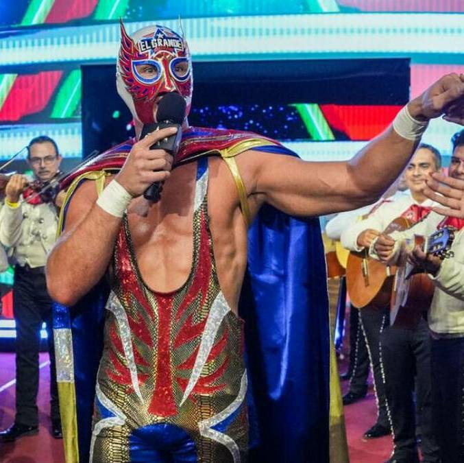 El Grande Americano es el favorito del público esta noche (WWE)