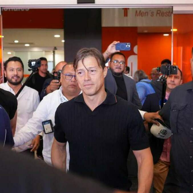 Matías Almeyda ya llegó a Monterrey (Roberto Alanís)