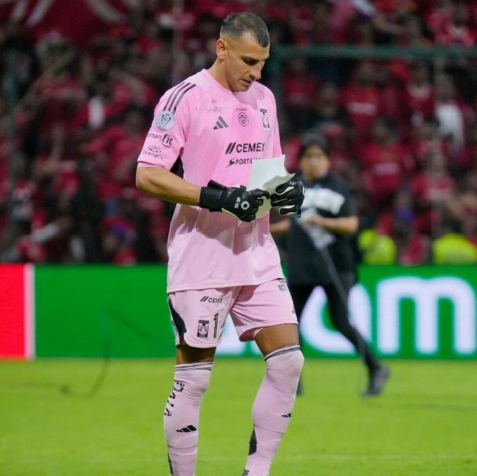 Nahuel Guzmán ante Toluca (Imago7)